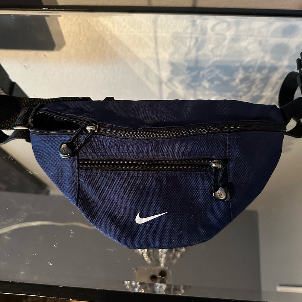 Nike Fanny Pack navy, great condition adjustable